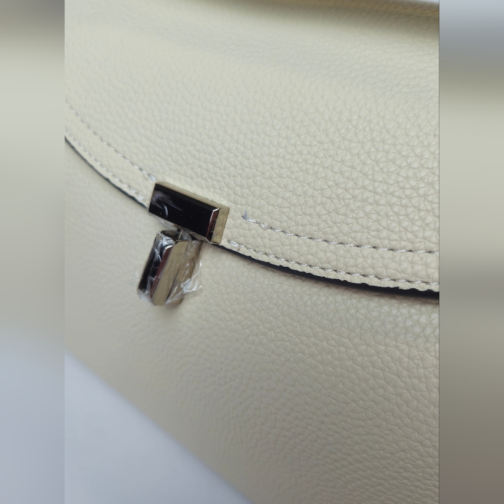 Elegant Cream Shoulder Bag (NWOT) - Picture 4 of 17